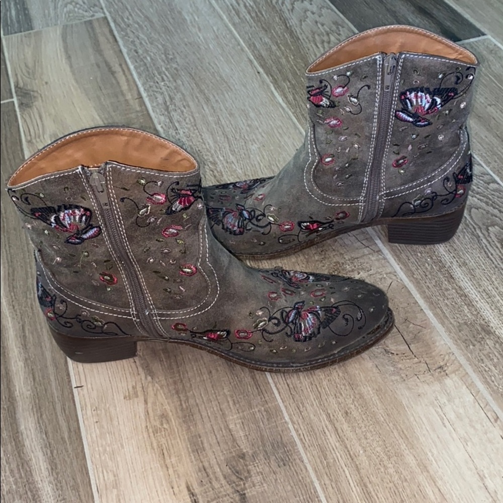 Embroidered Faux Leather Ankle Boots Sz 9.5-10